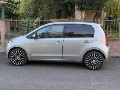 Usata VW up! 68 CV (50 kW) 2015 Grigio Utilitaria