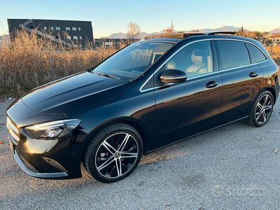 Usata Mercedes B200 150 CV (110 kW) 2019 Nero Monovolume