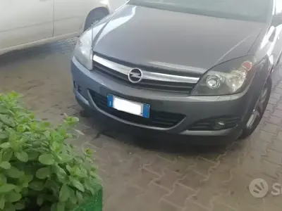 Usata Opel Astra 82 CV (60 kW) 2008 Grigio Coupé