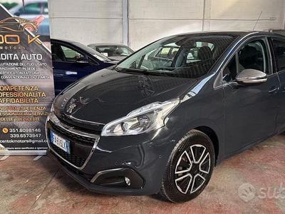 Usata Peugeot 208 GT-line 110 CV (80 kW) 2015 Grigio Utilitaria