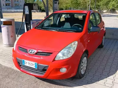 Usata Hyundai i20 Classic 78 CV (57 kW) 2009 Rosso Utilitaria