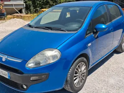 Usata Fiat Punto 77 CV (56 kW) 2011 Bluazzurro Utilitaria