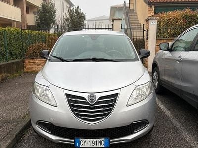 Usata Lancia Ypsilon 69 CV (50 kW) 2013 Grigio Utilitaria