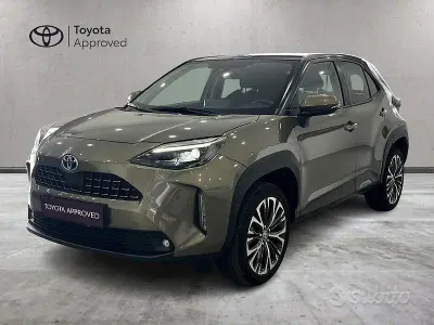 Usata Toyota Yaris Cross Lounge 116 CV (85 kW) 2022 Grigio SUV