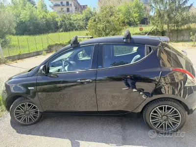 Usado Lancia Ypsilon 60 HP (44 kW) 2019 Citadino