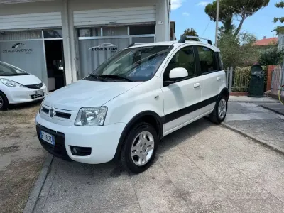 Usata Fiat Panda Climbing 60 CV (44 kW) 2010 Bianco Utilitaria