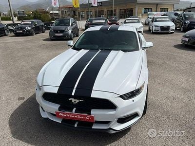 Usata Ford Mustang 370 CV (272 kW) 2016 Bianco Coupé