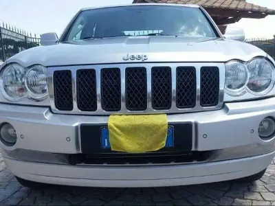 Usata Jeep Grand Cherokee Overland 218 CV (160 kW) 2007 Argento SUV