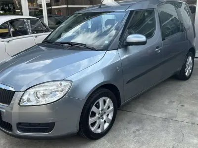 Usata Skoda Roomster Ambition 69 CV (50 kW) 2010 Grigio metallizzato Monovolume