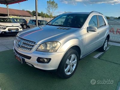 Usata Mercedes ML320 224 CV (164 kW) 2008 Grigio SUV