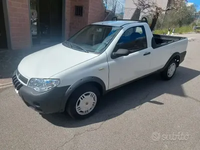Usata Fiat Strada 85 CV (62 kW) 2007 Bianco Pick-up