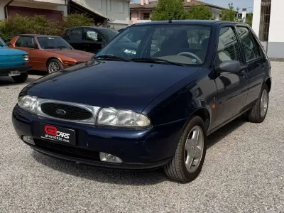 Usado Ford Fiesta Ghia 75 HP (55 kW) 1996 Azul Citadino