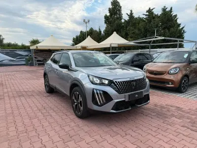 Usata Peugeot 2008 Allure 131 CV (96 kW) 2025 Grigio SUV