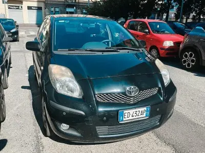 Usata Toyota Yaris 69 CV (50 kW) 2010 Nero Utilitaria