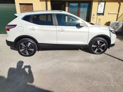 Usata Nissan Qashqai 131 CV (96 kW) 2015 Bianco SUV