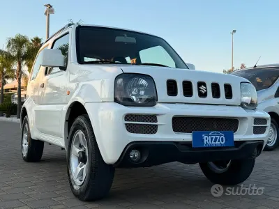 Usata Suzuki Jimny 85 CV (62 kW) 2011 Bianco SUV
