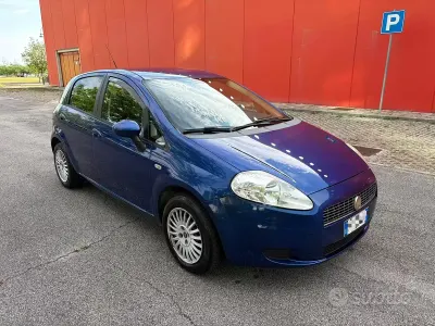 Usata Fiat Grande Punto Dynamic 75 CV (55 kW) 2008 Bluazzurro Utilitaria