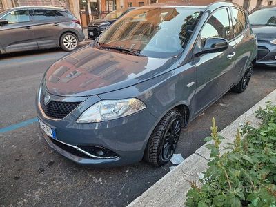 Usata Lancia Ypsilon Platinum 69 CV (50 kW) 2016 Grigio Utilitaria