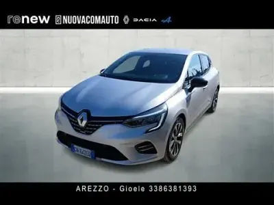 Usata Renault Clio V Techno 90 CV (66 kW) 2023 Grigio chiaro Utilitaria