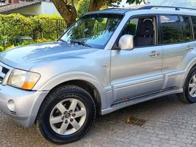 Usata Mitsubishi Pajero Instyle 160 CV (117 kW) 2006 Argento SUV