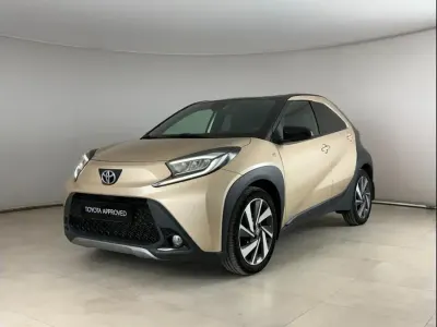 Usata Toyota Aygo X Lounge 72 CV (52 kW) 2022 Beige SUV