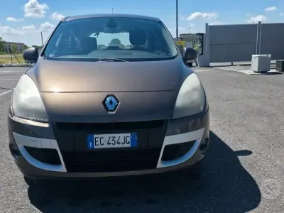 Usata Renault Scénic Luxe 110 CV (80 kW) 2010 Grigio Monovolume