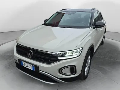 Usata VW T-Roc Life 110 CV (80 kW) 2024 Beige SUV
