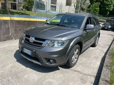 Usata Fiat Freemont 140 CV (102 kW) 2012 Grigio SUV