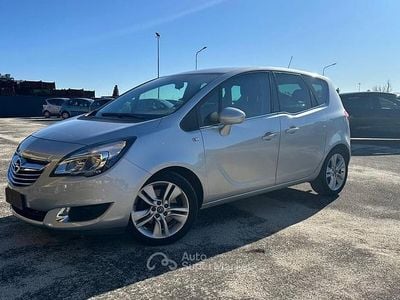 Usata Opel Meriva Edition 110 CV (80 kW) 2014 Argento Monovolume