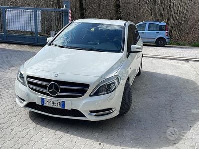 Usata Mercedes B200 Premium 156 CV (114 kW) 2012 Bianco Monovolume