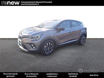 Usata Renault Captur Intens 160 CV (117 kW) 2022 Grigio scuro SUV