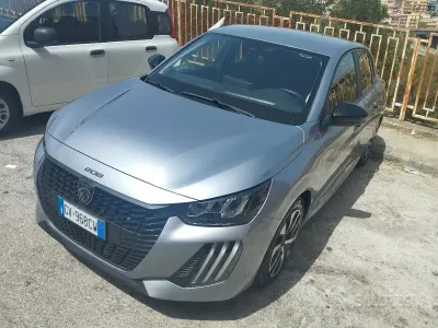 Usata Peugeot 208 101 CV (74 kW) 2024 Grigio Utilitaria
