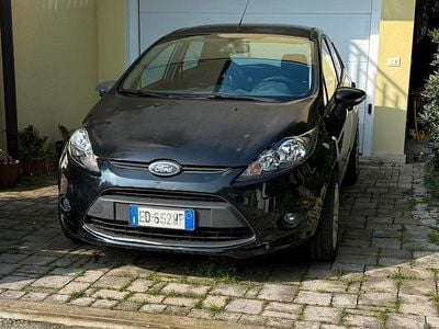 Begagnad Ford Fiesta 68 HK (50 kW) 2010 Svart Halvkombi