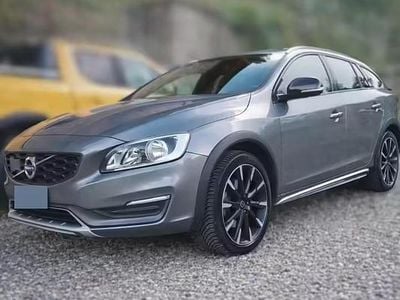 Usata Volvo V60 CC 150 CV (110 kW) 2018 Grigio Station wagon