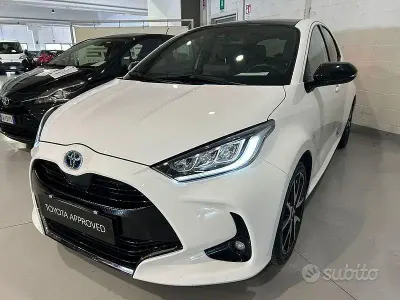 Usata Toyota Yaris Hybrid Lounge 116 CV (85 kW) 2021 Bianco Berlina