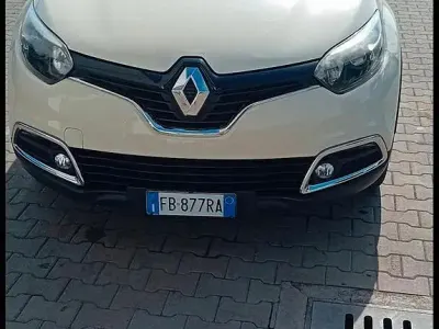 Usata Renault Captur 90 CV (66 kW) 2016 Giallo SUV
