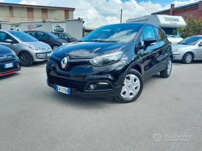 Usado Renault Captur 90 CV (66 kW) 2014 Negro SUV