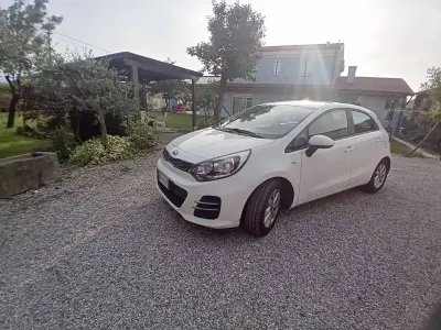 Usata Kia Rio 85 CV (62 kW) 2017 Bianco Berlina