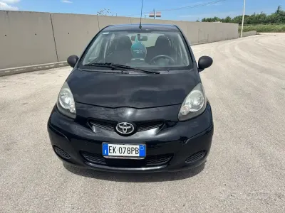 Brugt Toyota Aygo Connect Style 68 HK (50 kW) 2011 Sort Hatchback