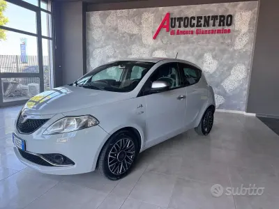Usata Lancia Ypsilon 95 CV (69 kW) 2016 Grigio Utilitaria