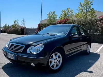 Begagnad Mercedes C200