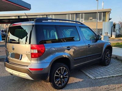 Usata Skoda Yeti Outdoor Design Edition 110 CV (80 kW) 2017 Grigio SUV