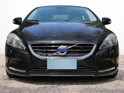 Usata Volvo V40 115 CV (84 kW) 2016 Nero Berlina