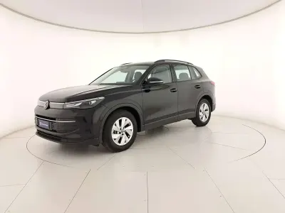Usata VW Tiguan Life 150 CV (110 kW) 2025 Grenadill black metallizzato SUV