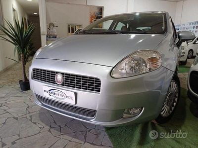 Usata Fiat Grande Punto 77 CV (56 kW) 2011 Grigio Utilitaria