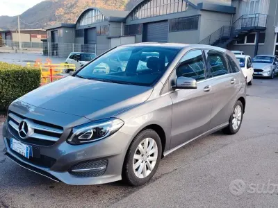 Usata Mercedes B180 Premium 110 CV (80 kW) 2017 Grigio Utilitaria