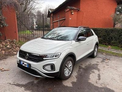 Usata VW T-Roc Life 110 CV (80 kW) 2024 Beige SUV