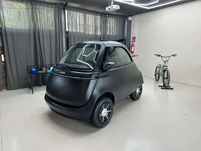 Nuova Micro Microlino 11 kW (16 CV) 2025 Milano red Utilitaria
