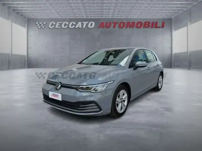 Usata VW Golf VIII Life 116 CV (85 kW) 2024 Grigio Utilitaria