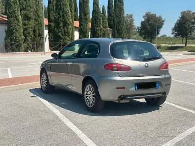 Usata Alfa Romeo 147 150 CV (110 kW) 2008 Grigio Utilitaria